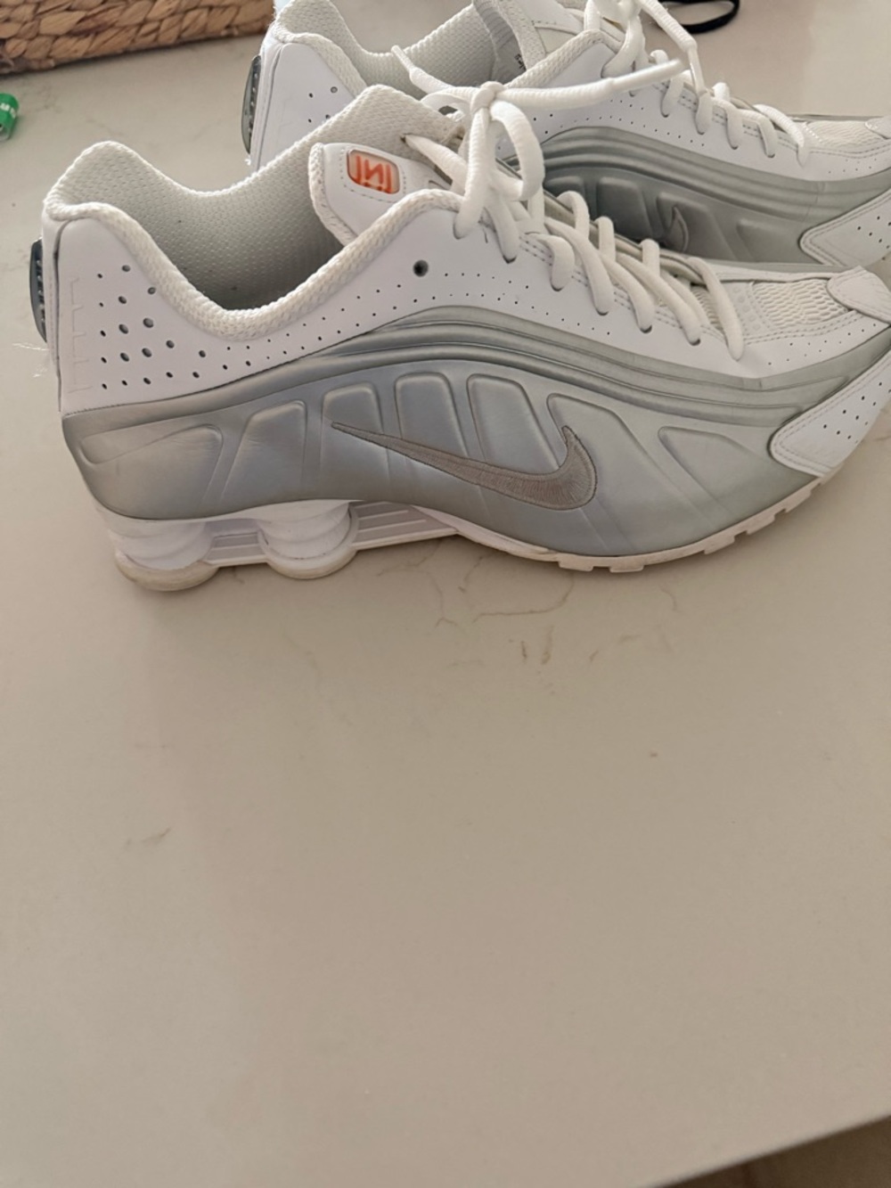 Nike White and Silver Men’s Shox R4